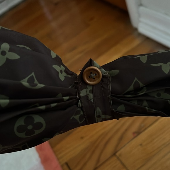 Louis Vuitton Monogram Umbrella - Picture 3 of 9